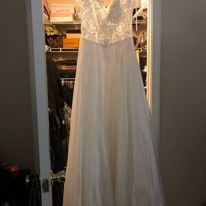 Elegant White Lace Wedding Dress